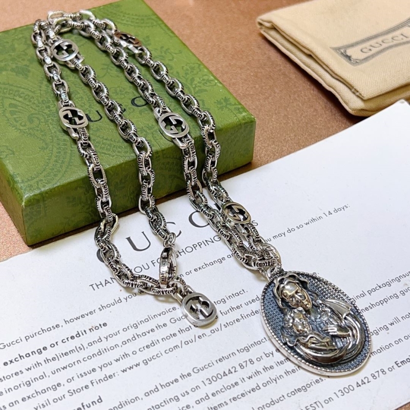 G*u*i necklaces